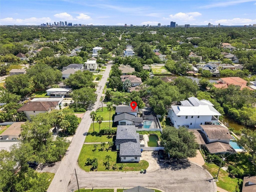 Image 38 of property listing at 4902 W SAN RAFAEL STREET, Tampa, FL 33629