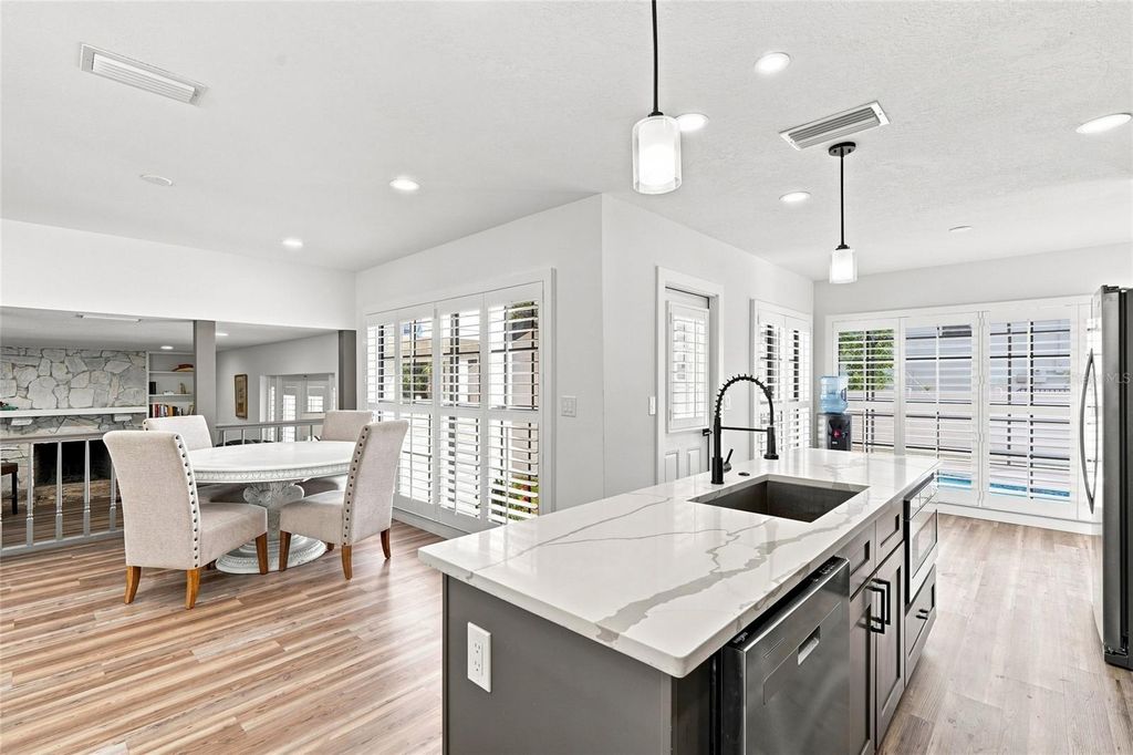Image 9 of property listing at 4902 W SAN RAFAEL STREET, Tampa, FL 33629