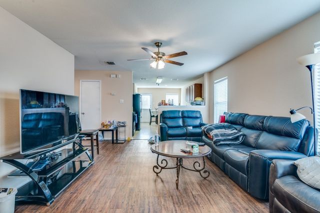 4033 Shawnee Trail, Heartland, TX 75126