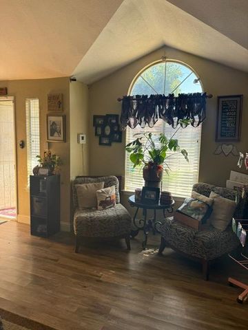 1930 E Niles Avenue, Fresno, CA 93720