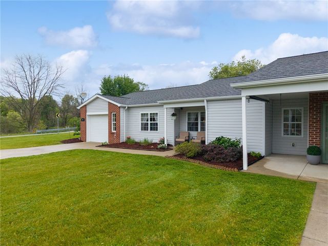 101 Wimbledon Dr, Mt Pleasant Twp, PA 15666