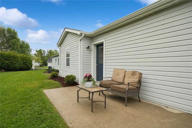 101 Wimbledon Dr, Mt Pleasant Twp, PA 15666