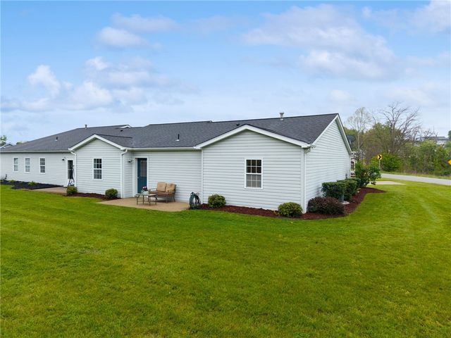 101 Wimbledon Dr, Mt Pleasant Twp, PA 15666