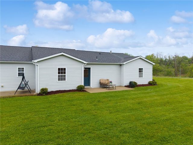 101 Wimbledon Dr, Mt Pleasant Twp, PA 15666