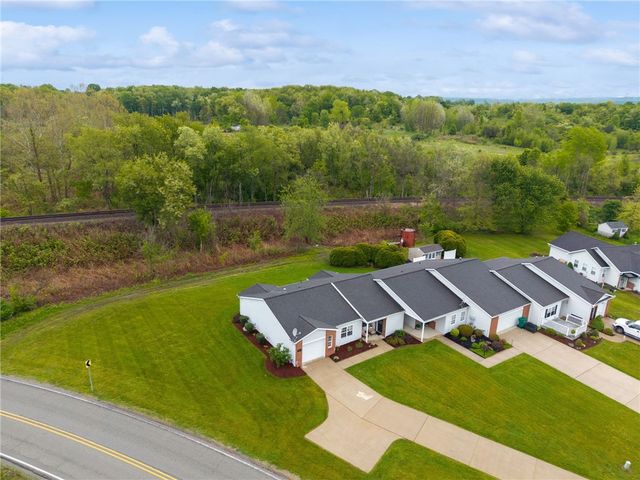 101 Wimbledon Dr, Mt Pleasant Twp, PA 15666