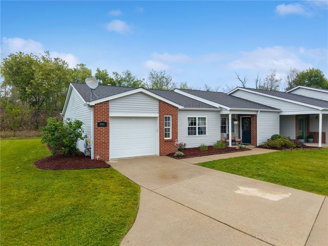 101 Wimbledon Dr, Mt Pleasant Twp, PA 15666