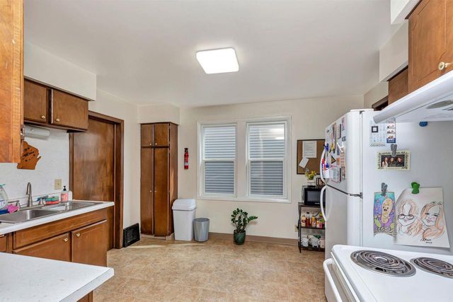 704 WISCONSIN STREET, Oshkosh, WI 54901