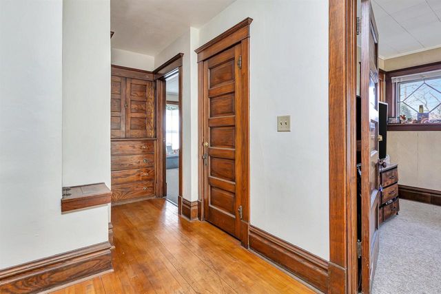 704 WISCONSIN STREET, Oshkosh, WI 54901