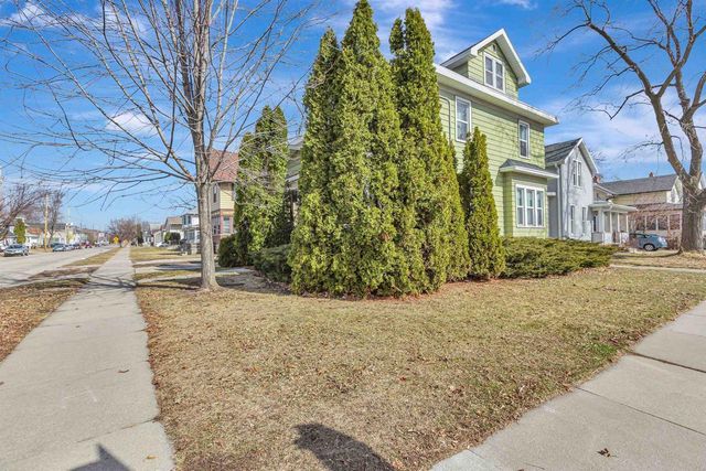 704 WISCONSIN STREET, Oshkosh, WI 54901