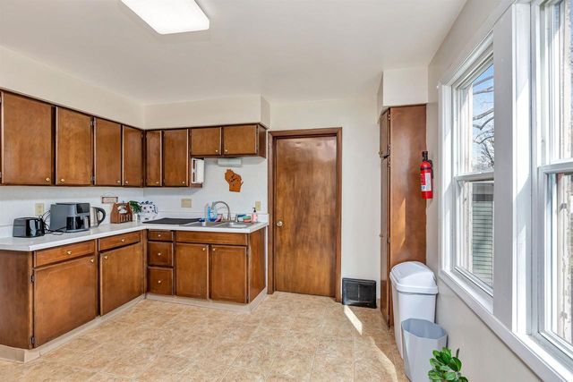 704 WISCONSIN STREET, Oshkosh, WI 54901