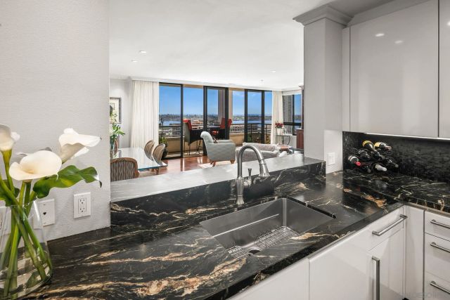 700 Front St 1303, San Diego, CA 92101