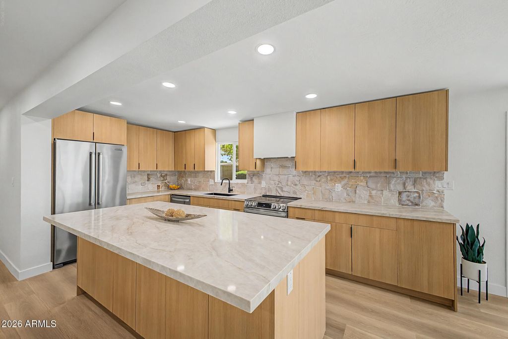 3440 E SUNNYSIDE Drive, Phoenix, AZ 85028 — exterior