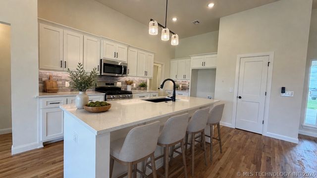 5513 E 140th Street N, Collinsville, OK 74021
