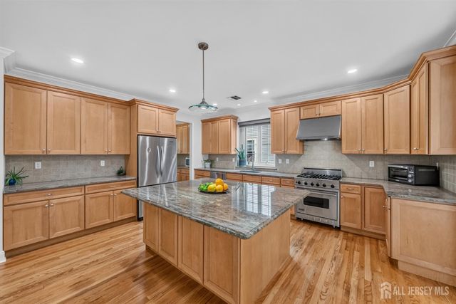 23 Hickory Street, Metuchen, NJ 08840