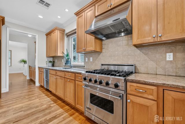 23 Hickory Street, Metuchen, NJ 08840