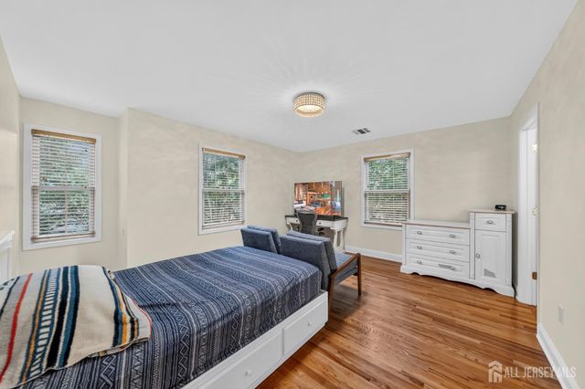 23 Hickory Street, Metuchen, NJ 08840