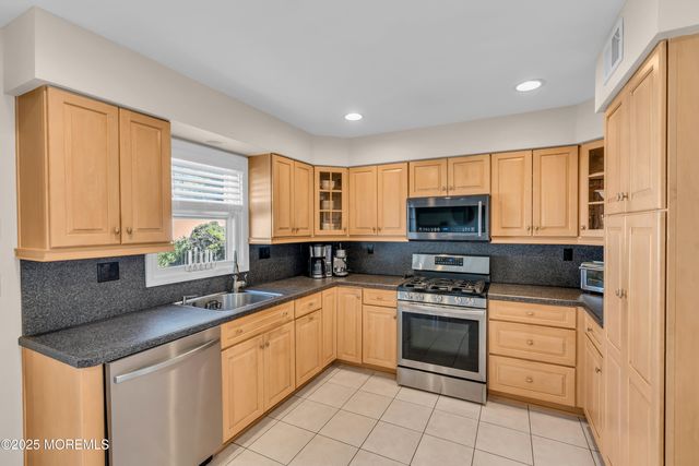 124 Sandpiper Drive, Belford, NJ 07718