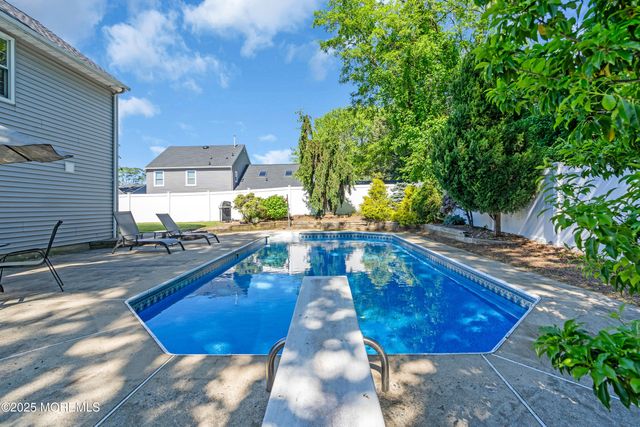 124 Sandpiper Drive, Belford, NJ 07718