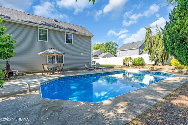 124 Sandpiper Drive, Belford, NJ 07718