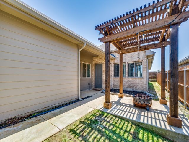 660 Coleman Street, Aubrey, TX 76227