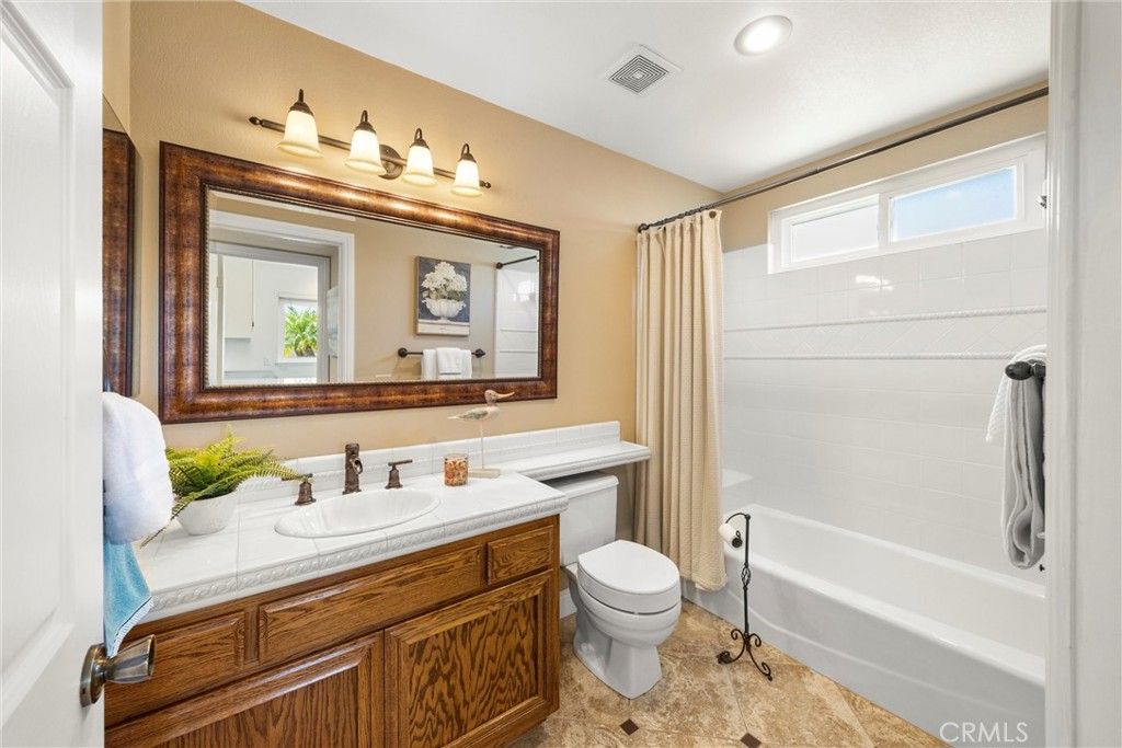 Image 11 of property listing at 904 Pineridge St, Upland, CA 91784