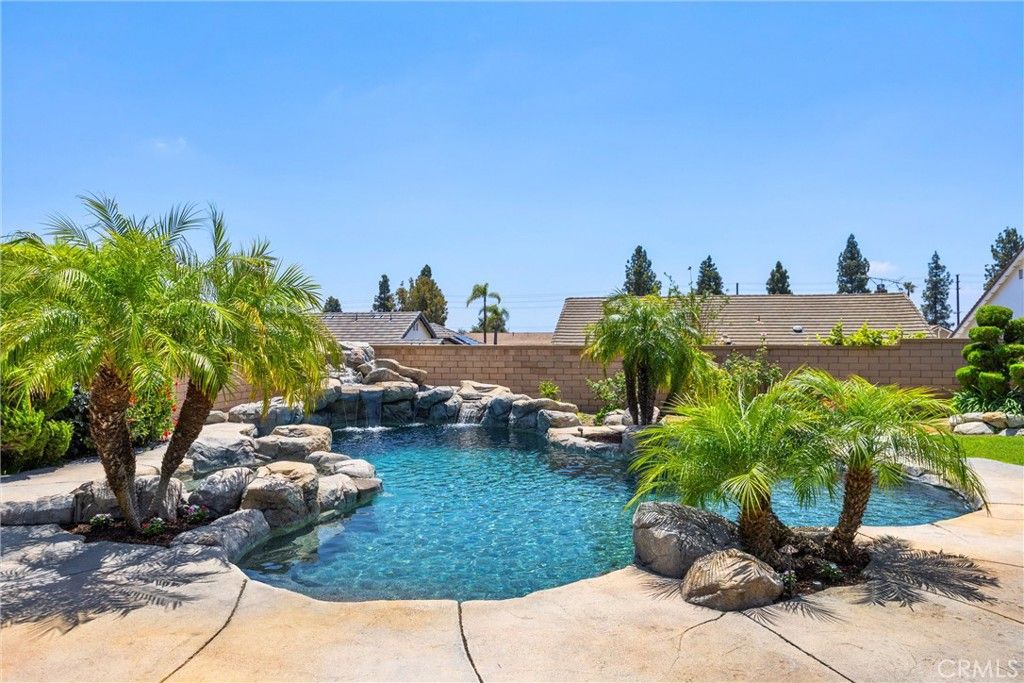 Image 16 of property listing at 904 Pineridge St, Upland, CA 91784