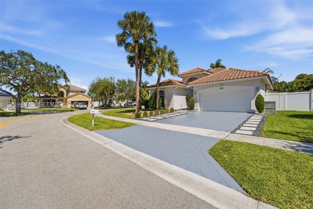 1391 NW 185th Ter, Pembroke Pines, FL 33029