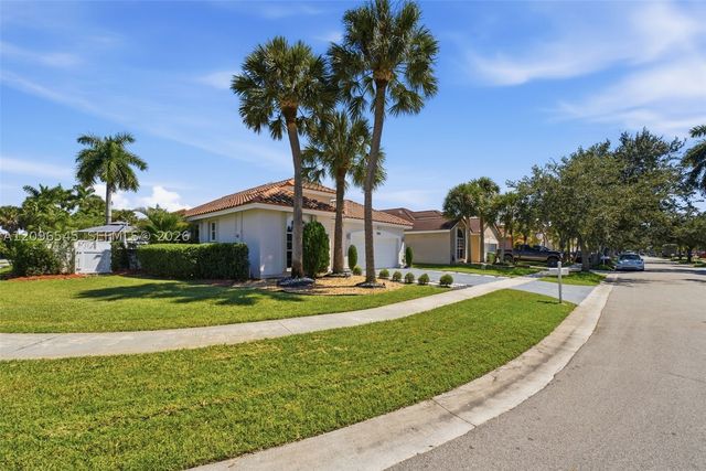 1391 NW 185th Ter, Pembroke Pines, FL 33029