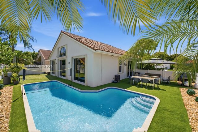 1391 NW 185th Ter, Pembroke Pines, FL 33029