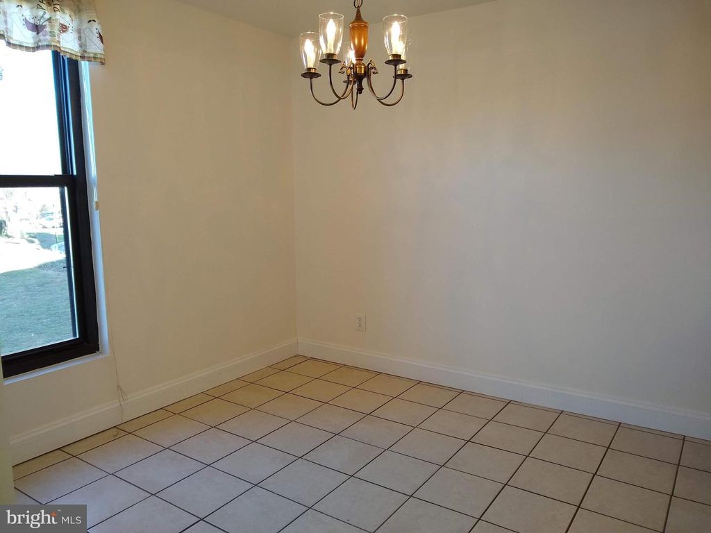 Image 6 of property listing at 118 DUVALL LN #115-20, Gaithersburg, MD 20877