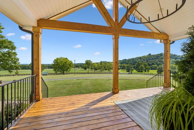 5672 Carters Creek Pike, Thompsons Station, TN 37179