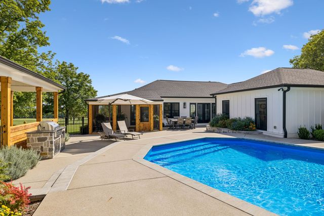 5672 Carters Creek Pike, Thompsons Station, TN 37179