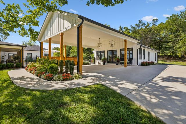5672 Carters Creek Pike, Thompsons Station, TN 37179