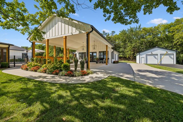 5672 Carters Creek Pike, Thompsons Station, TN 37179