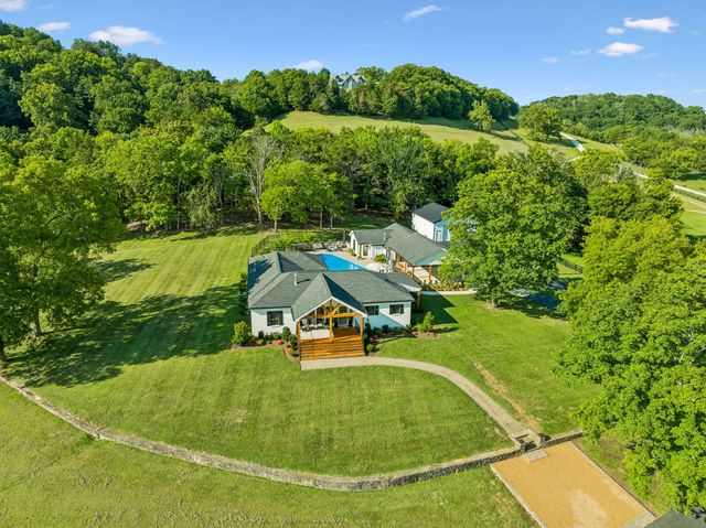 5672 Carters Creek Pike, Thompsons Station, TN 37179