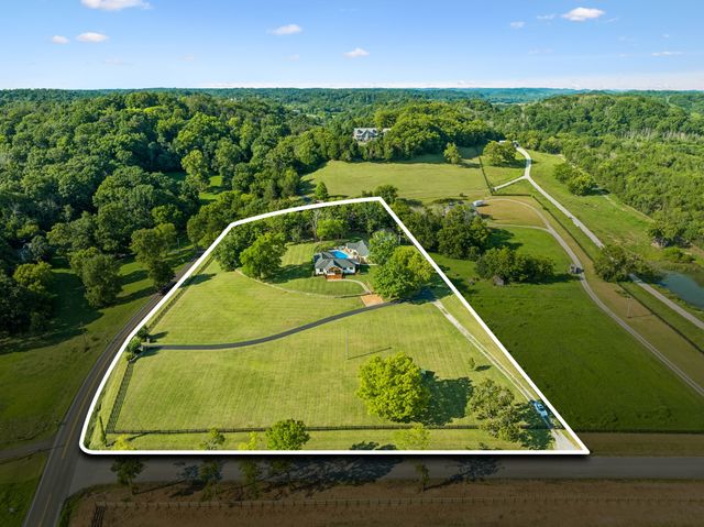5672 Carters Creek Pike, Thompsons Station, TN 37179