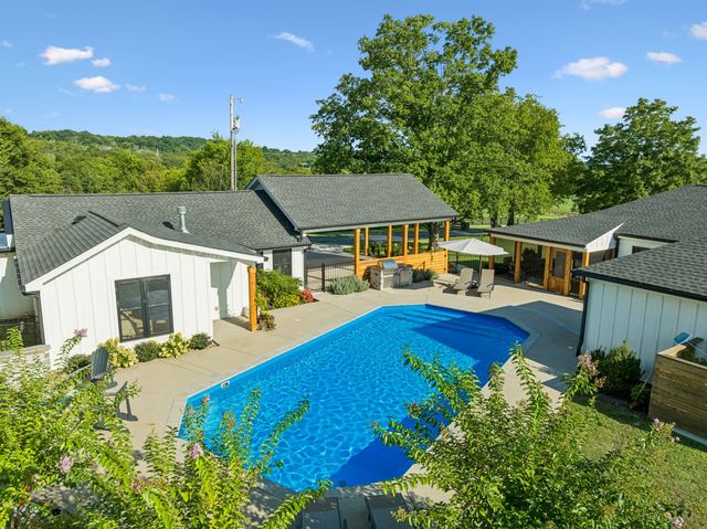 5672 Carters Creek Pike, Thompsons Station, TN 37179
