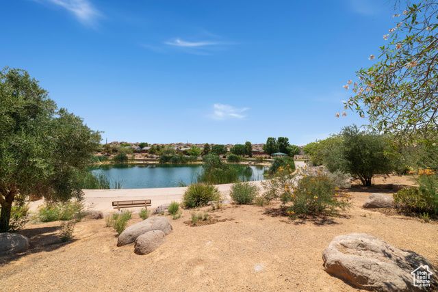 2076 N DORAL CT, Washington, UT 84780