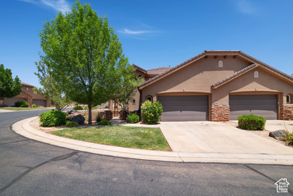 2076 N DORAL CT, Washington, UT 84780