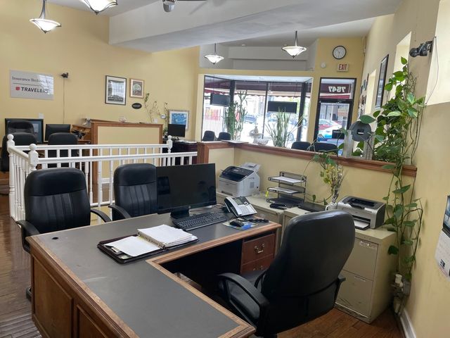 7547 N Rogers Avenue, Chicago, IL 60626
