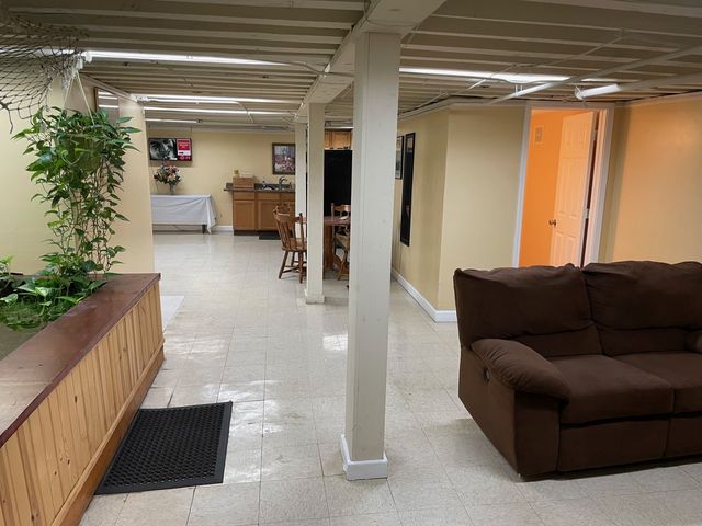 7547 N Rogers Avenue, Chicago, IL 60626