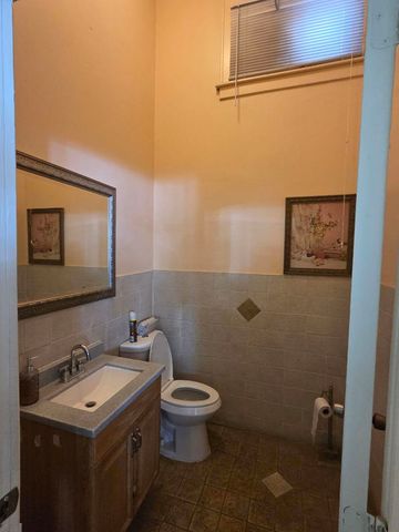 7547 N Rogers Avenue, Chicago, IL 60626