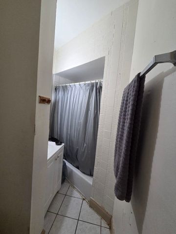 7547 N Rogers Avenue, Chicago, IL 60626