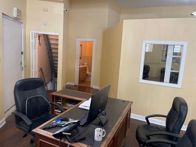 7547 N Rogers Avenue, Chicago, IL 60626
