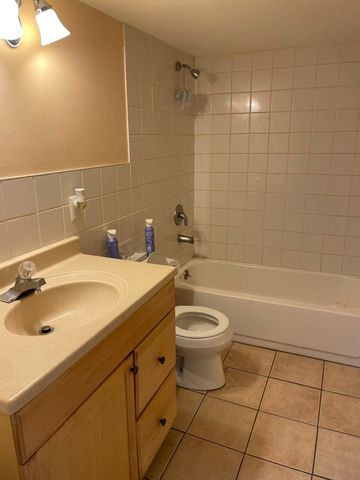 7547 N Rogers Avenue, Chicago, IL 60626