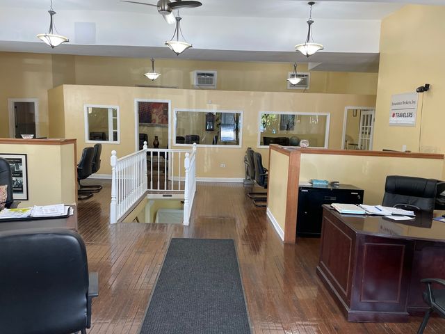 7547 N Rogers Avenue, Chicago, IL 60626