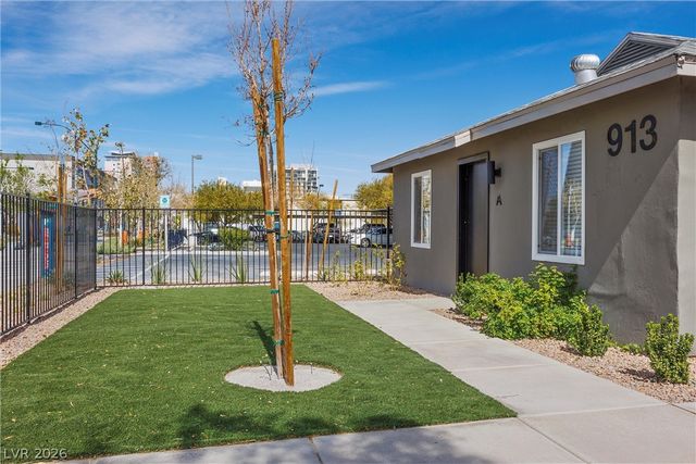 913 South 3rd Street E, Las Vegas, NV 89101