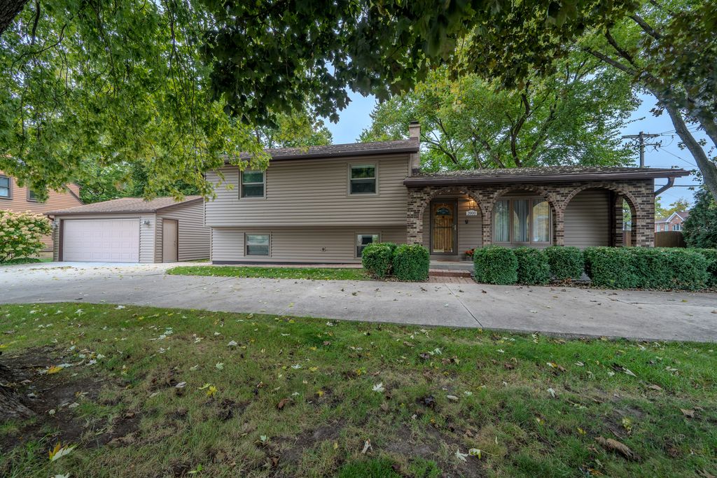 3900 Fairview Avenue, Downers Grove, IL 60515 — exterior