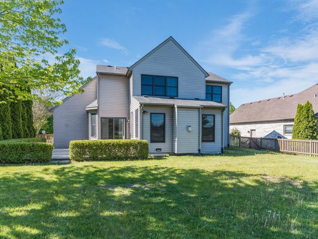 521 Ridgewood Drive, Antioch, IL 60002