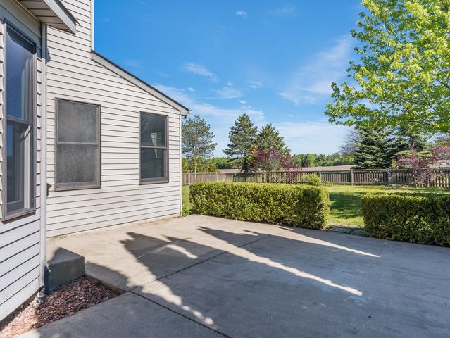 521 Ridgewood Drive, Antioch, IL 60002